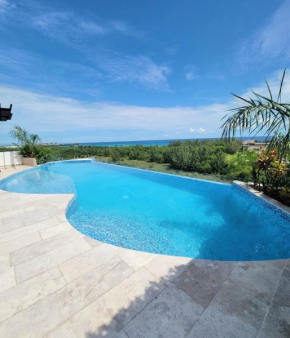 Espectacular condo con vista al mar